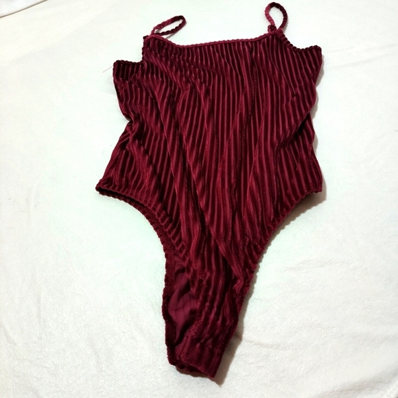 La La Land Creative Co Burgundy Velvet Tank Top Bodysuit Size Small - Picture 2 of 7